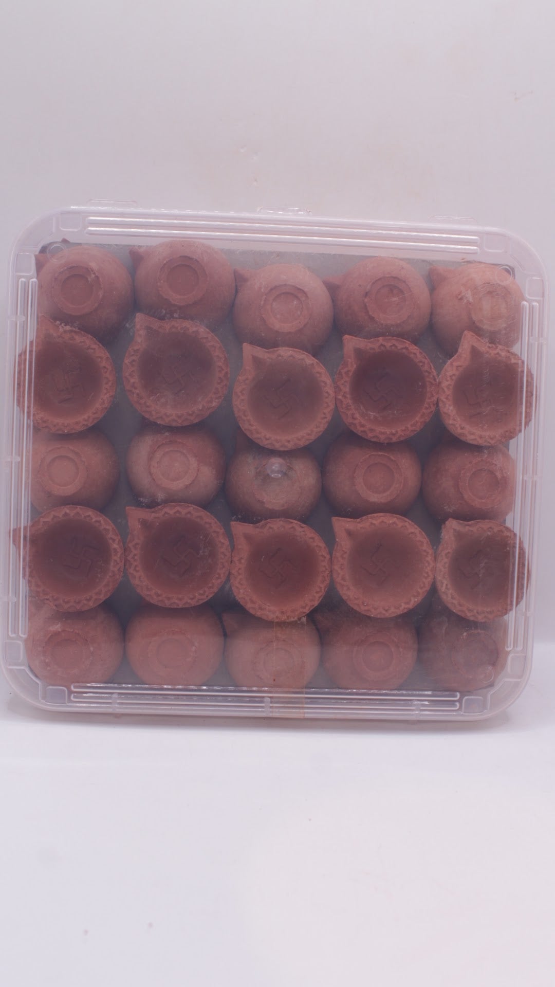 Box of 50 plain clay diyas, closed
