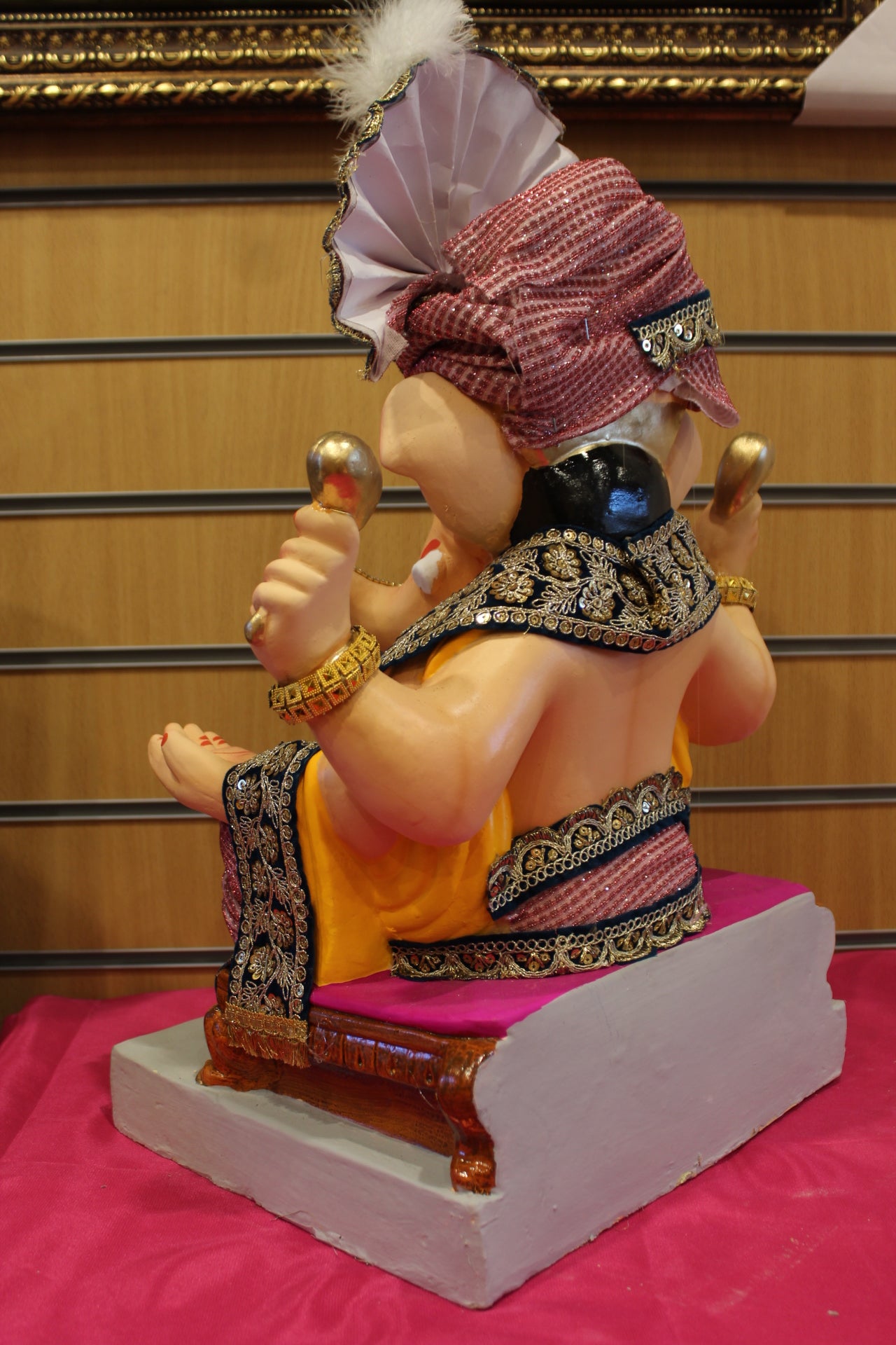 Back view – dusty rose check safa with navy zari borders