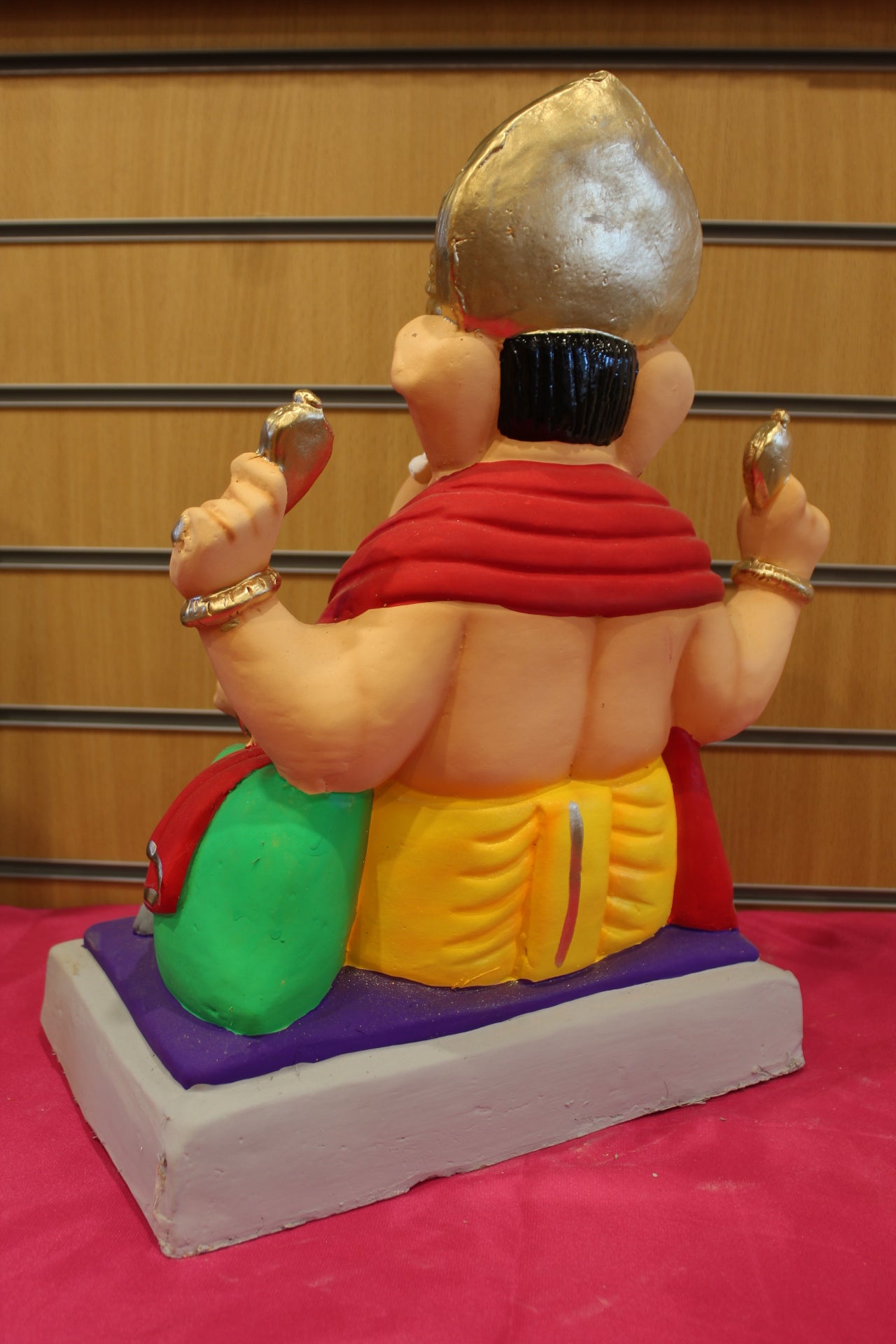 Back view – red khes and yellow dhoti with green bolster
