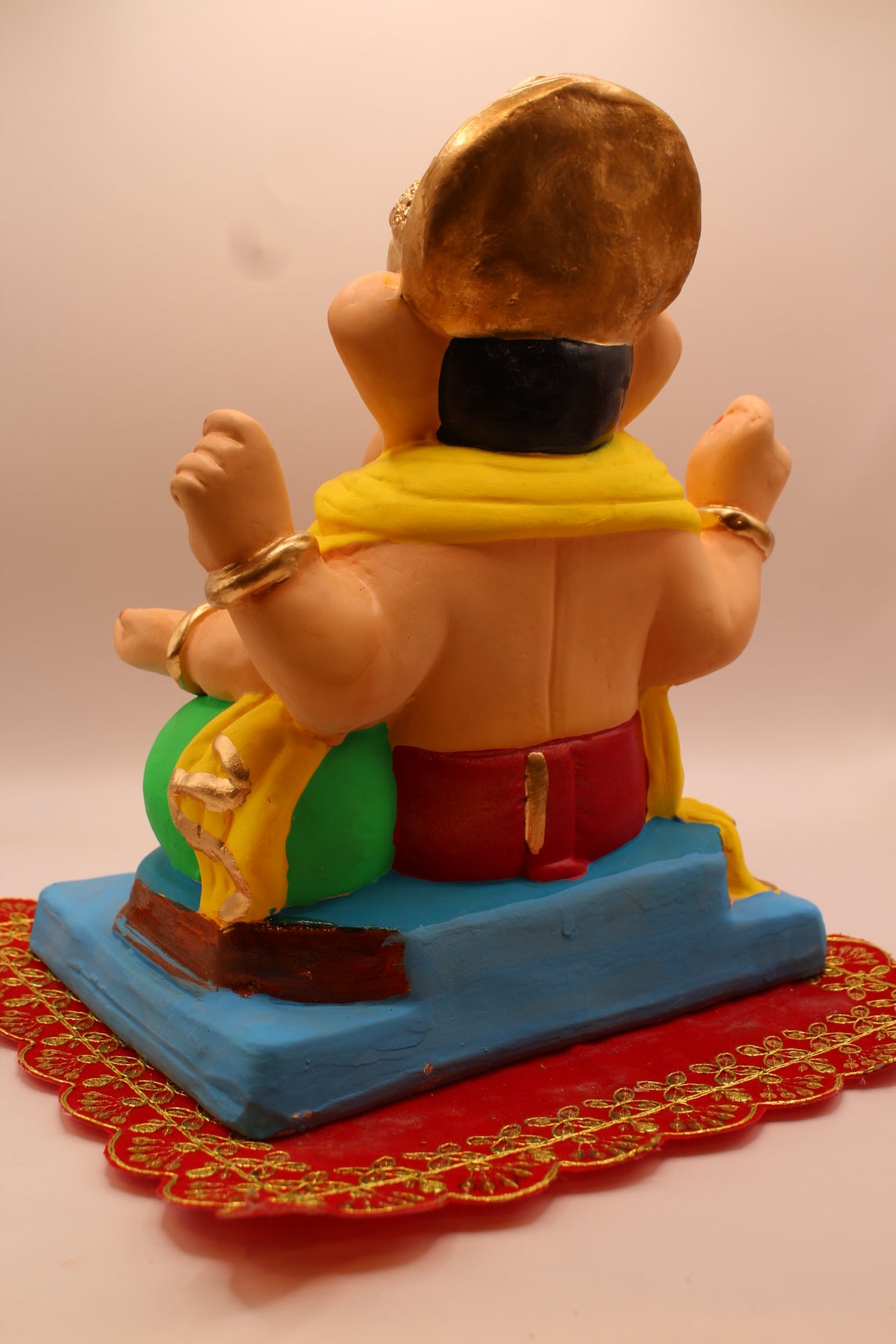 Back view showing the lemon uparna