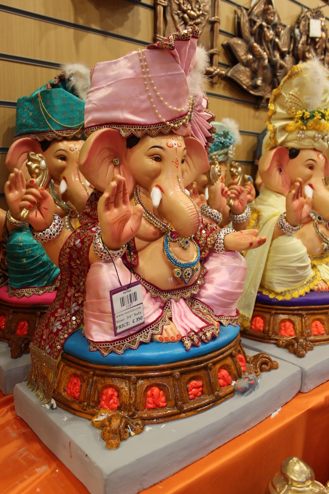 Eco-Friendly Ganesh Visarjan idol, Rose Pink & Maroon, close-up