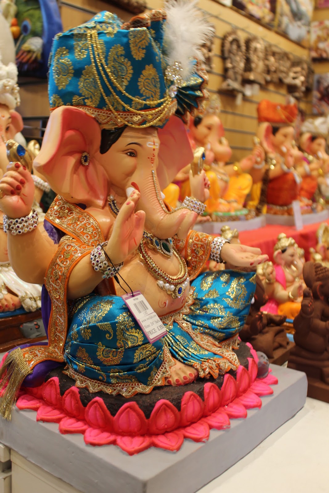 Eco-Friendly Ganesh Visarjan idol, Teal & Gold, close-up