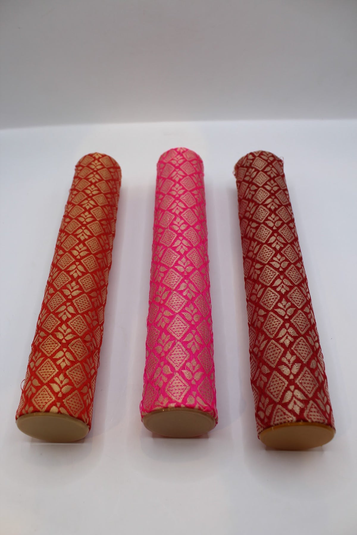 Bangle box rolls in red, pink and maroon