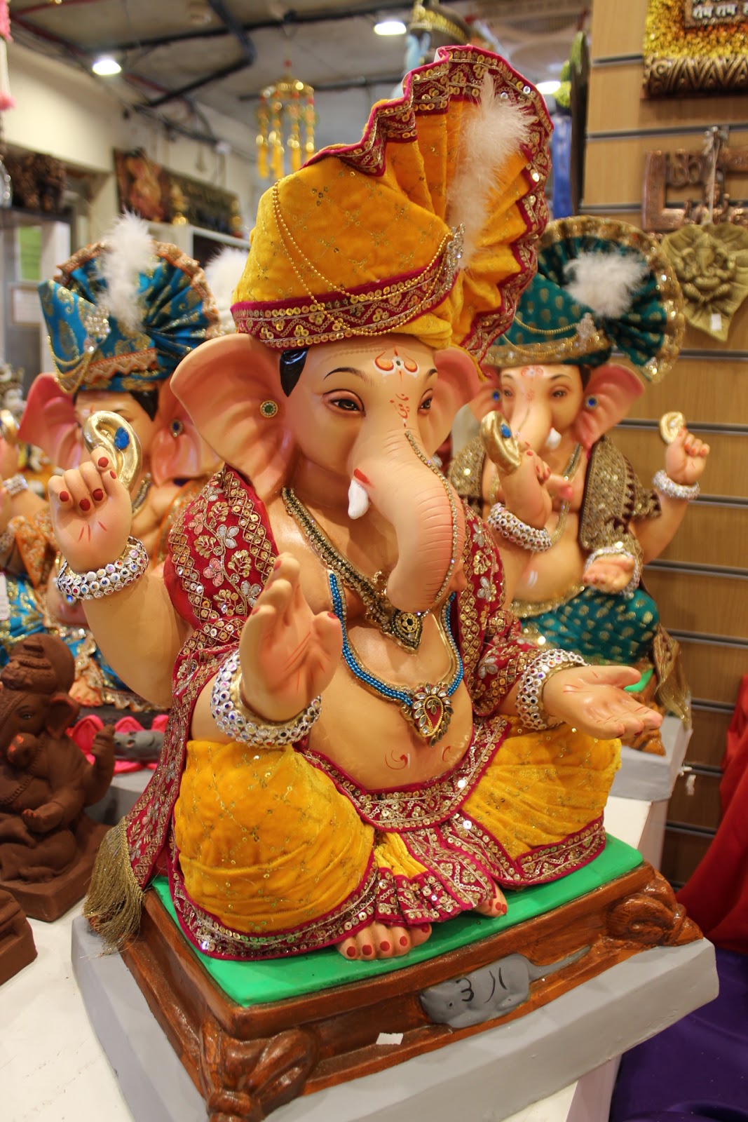 Eco-Friendly Ganesh Visarjan idol, Mustard & Maroon, close-up