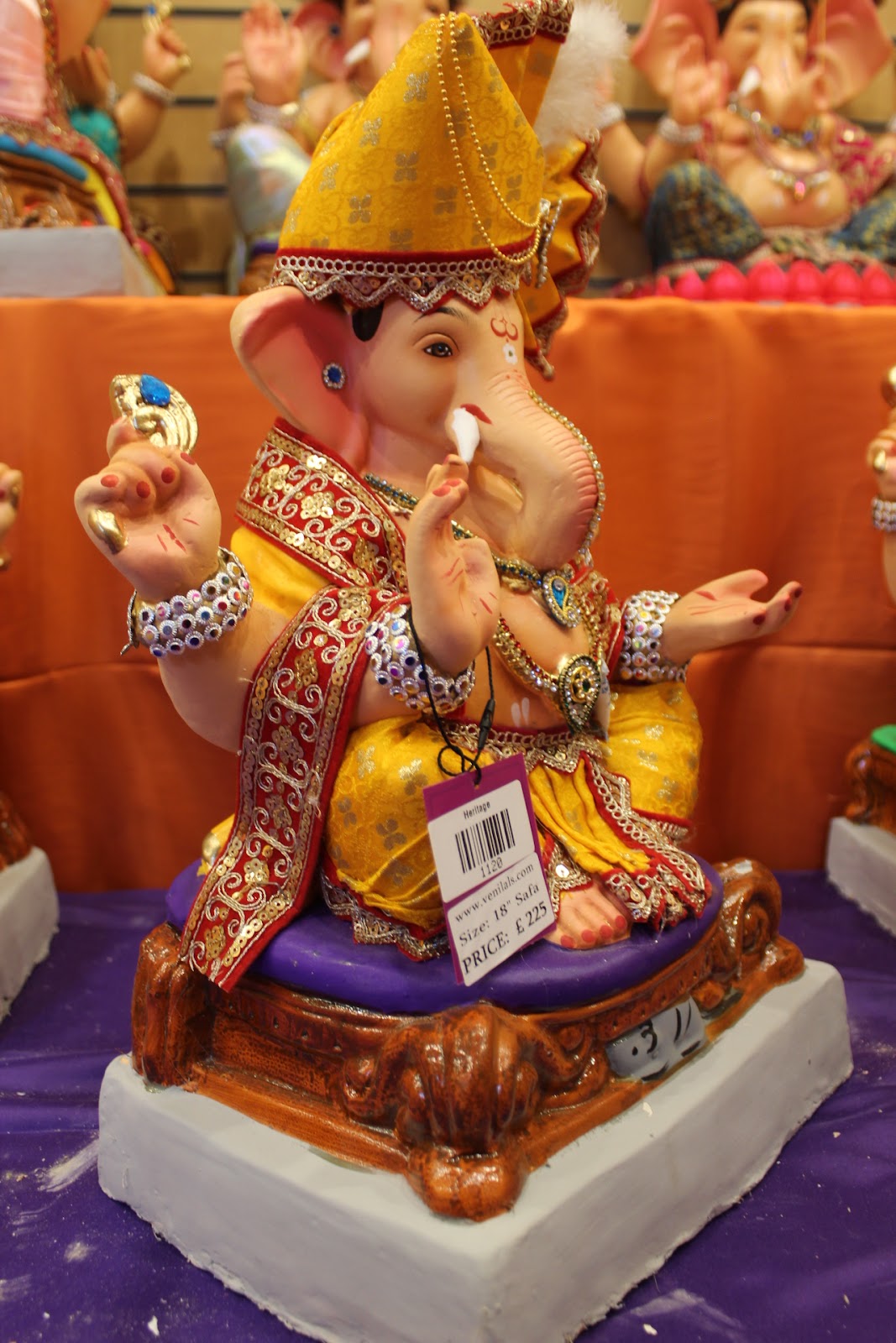Eco-Friendly Ganesh Visarjan idol, Full Safa Set Golden Mustard & Maroon, close-up