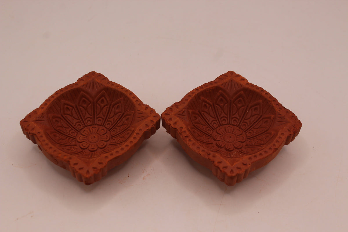 Four Face Pointed Corners clay diya, left