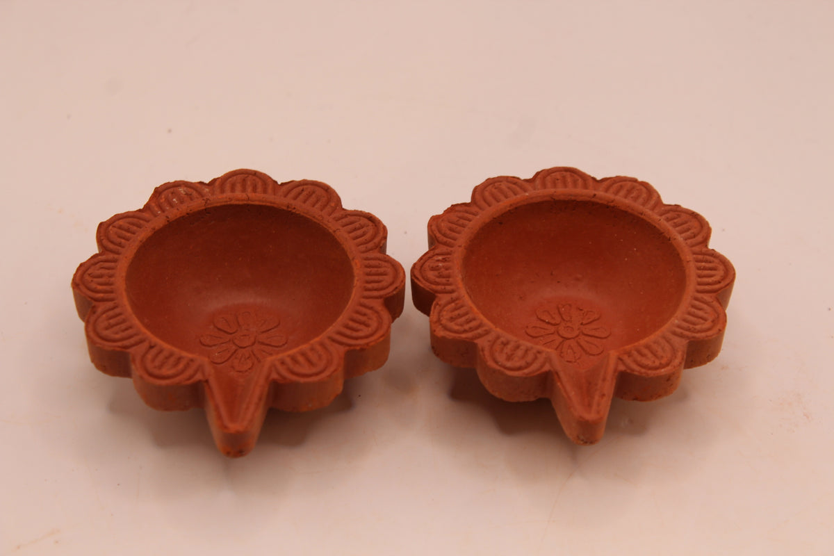 One Face Scalloped Edge clay diya, back