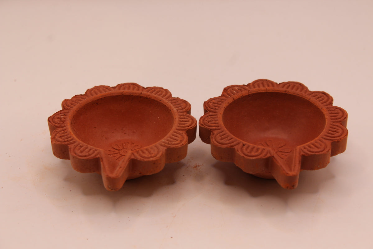 One Face Scalloped Edge clay diya, front