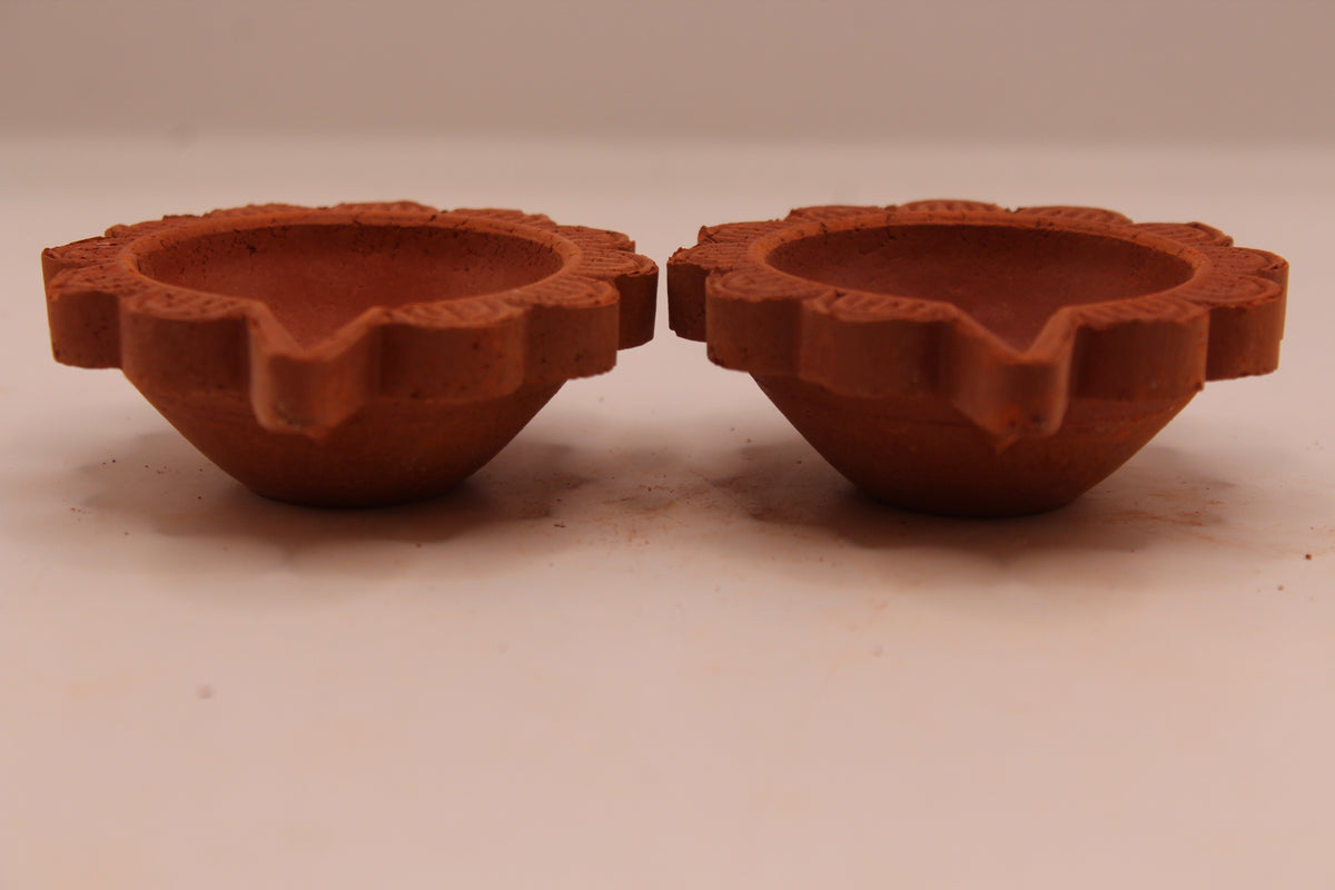 One Face Scalloped Edge clay diya, right