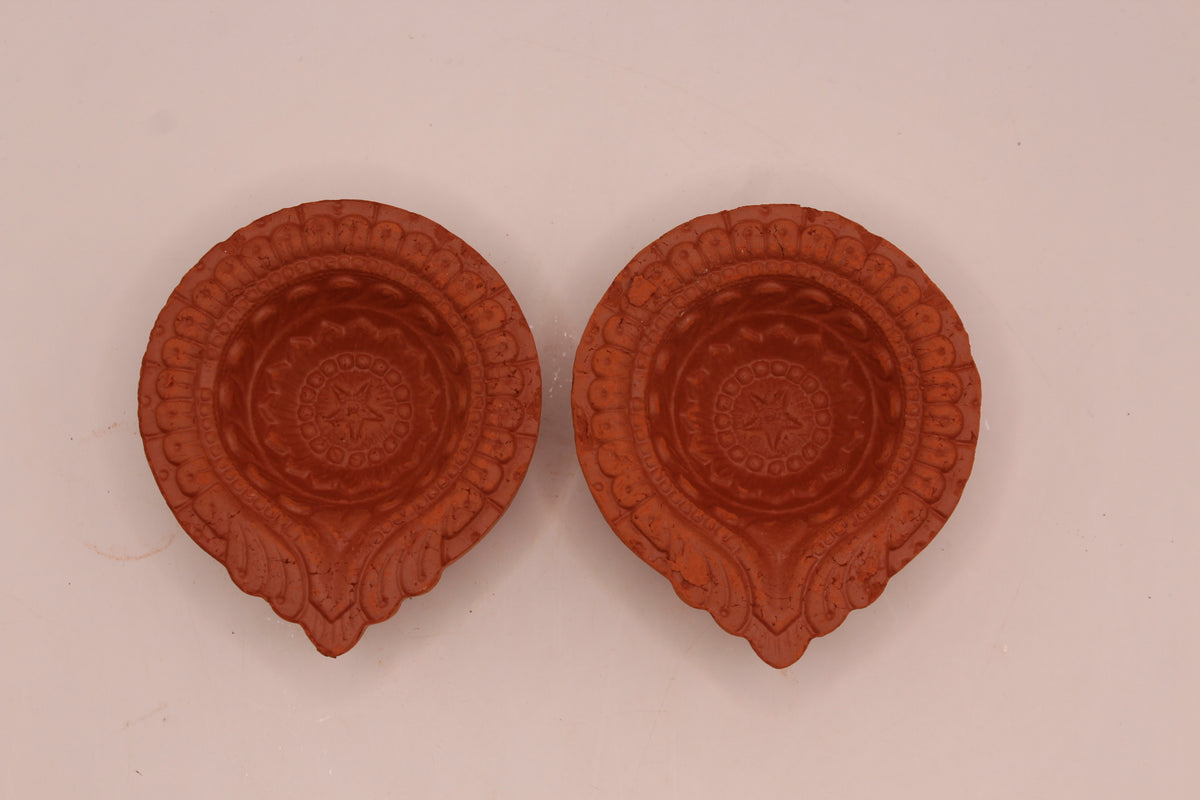 Single Face Round clay diya, back