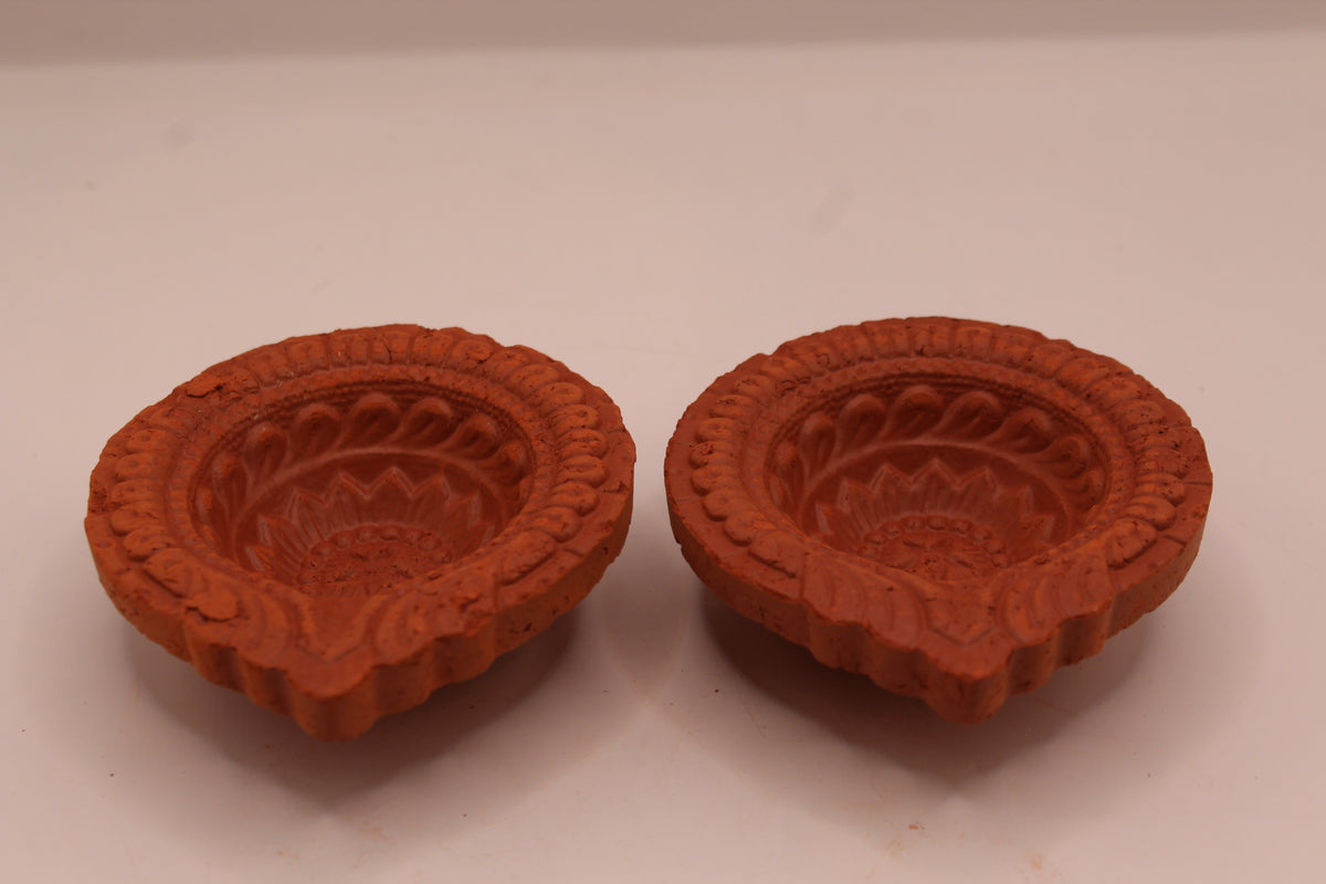 Single Face Round clay diya, front