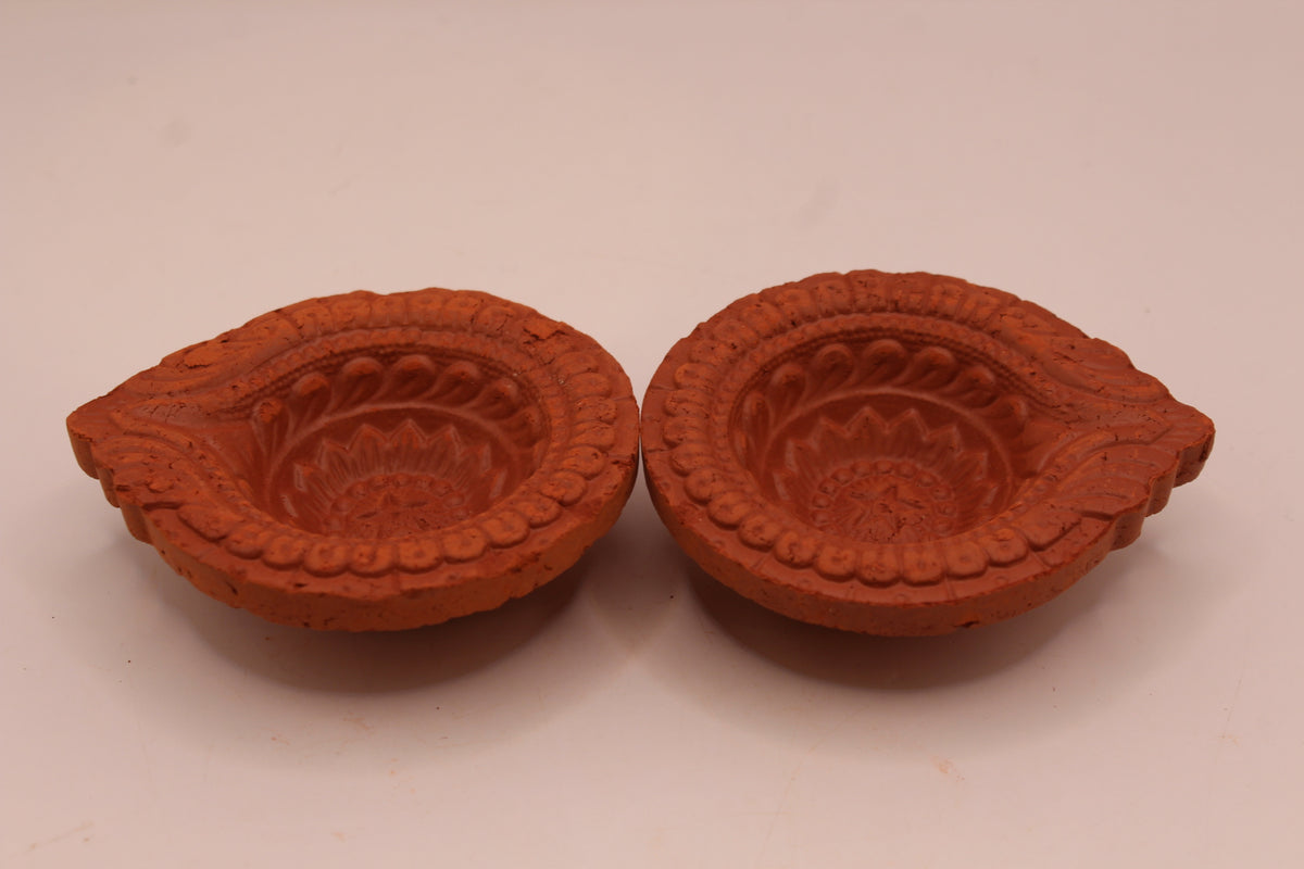 Single Face Round clay diya, left