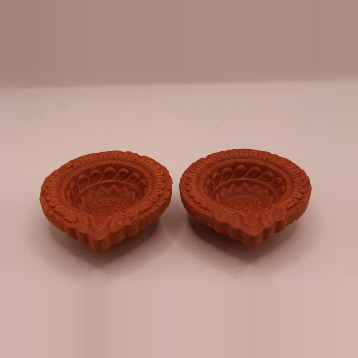 Single face round clay diya, pack of 2