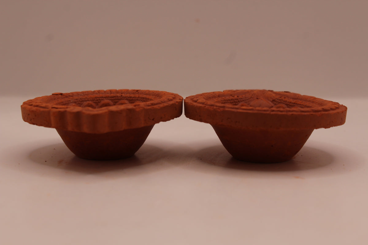 Single Face Round clay diya, right