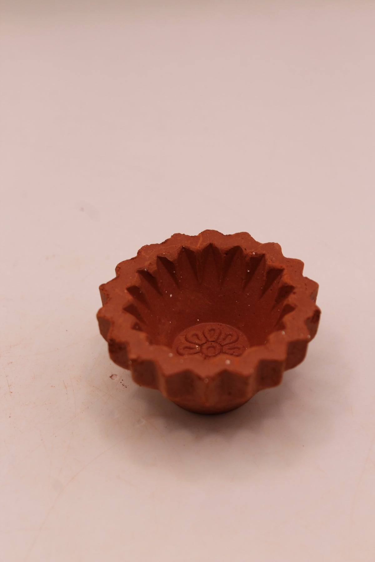 Zigzag Edge with Flower clay diya, angle