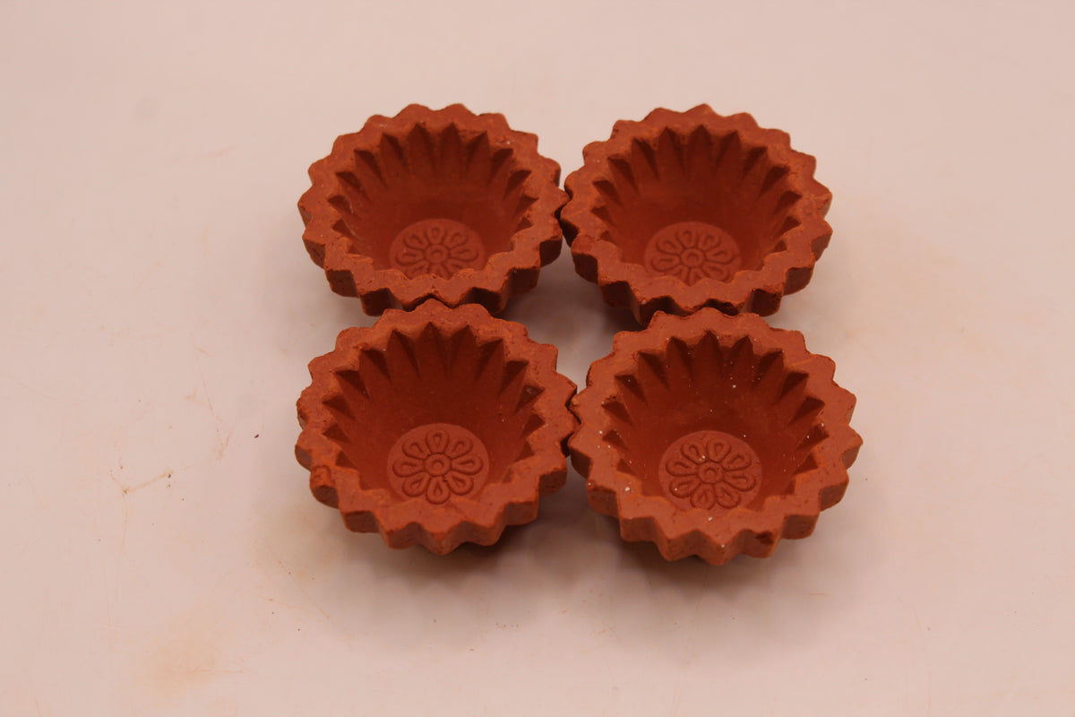 Zigzag Edge with Flower clay diya, front