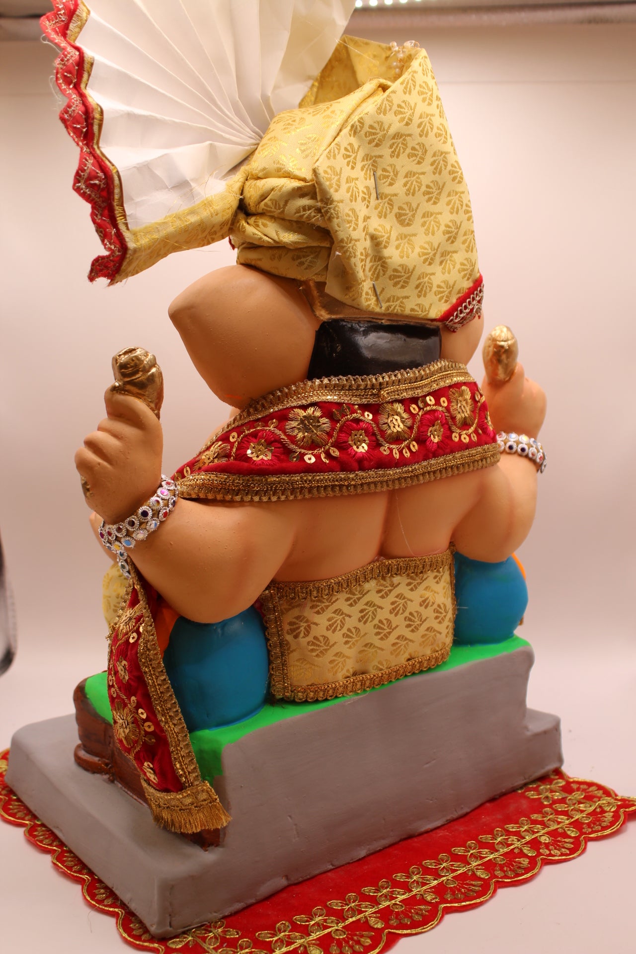 Eco-Friendly Ganesh Visarjan idol, Full Safa Set Cream Brocade & Red Velvet, back view