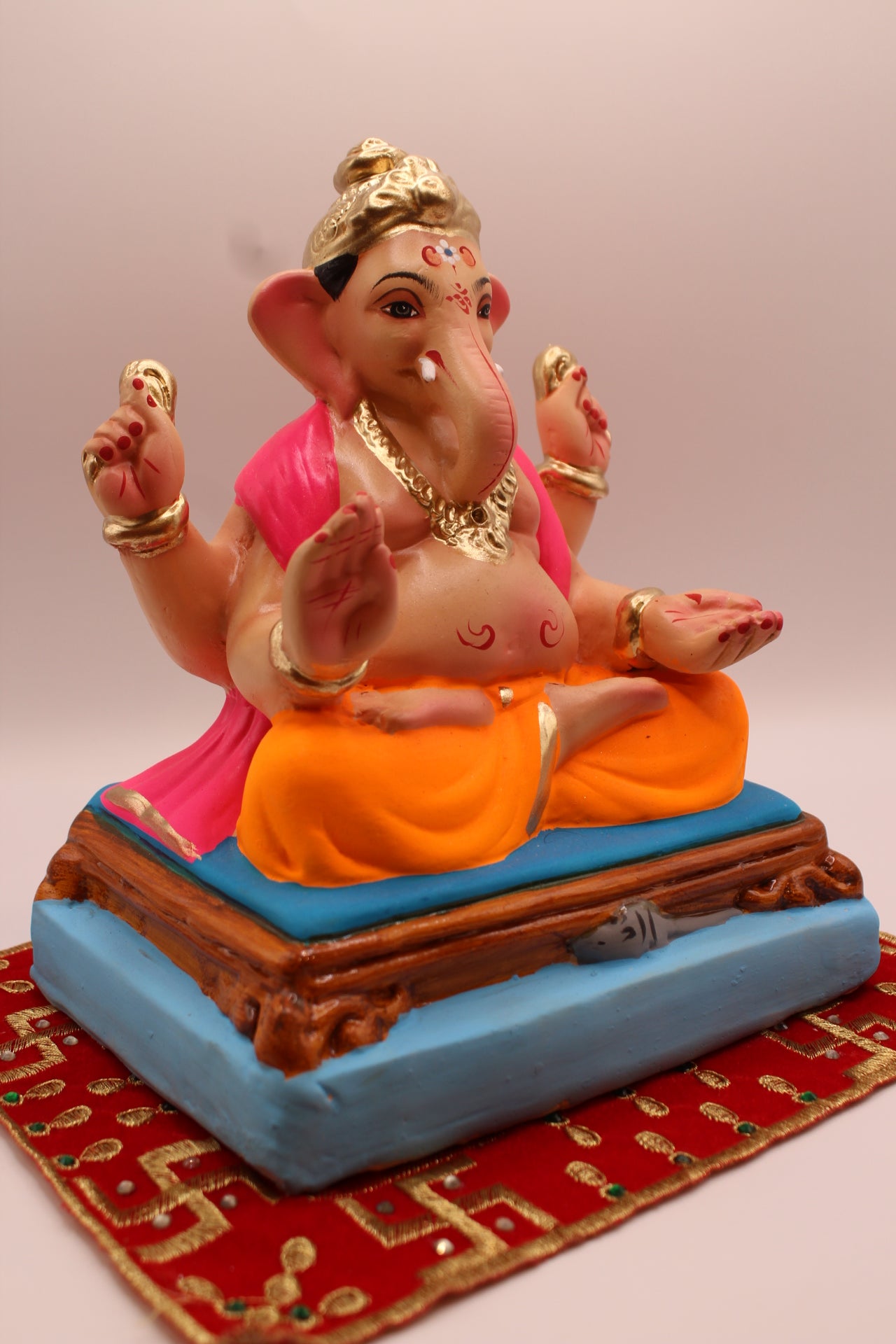 Eco-friendly 8 inch Ganesh Visarjan idol in pink shawl and orange dhoti – side view