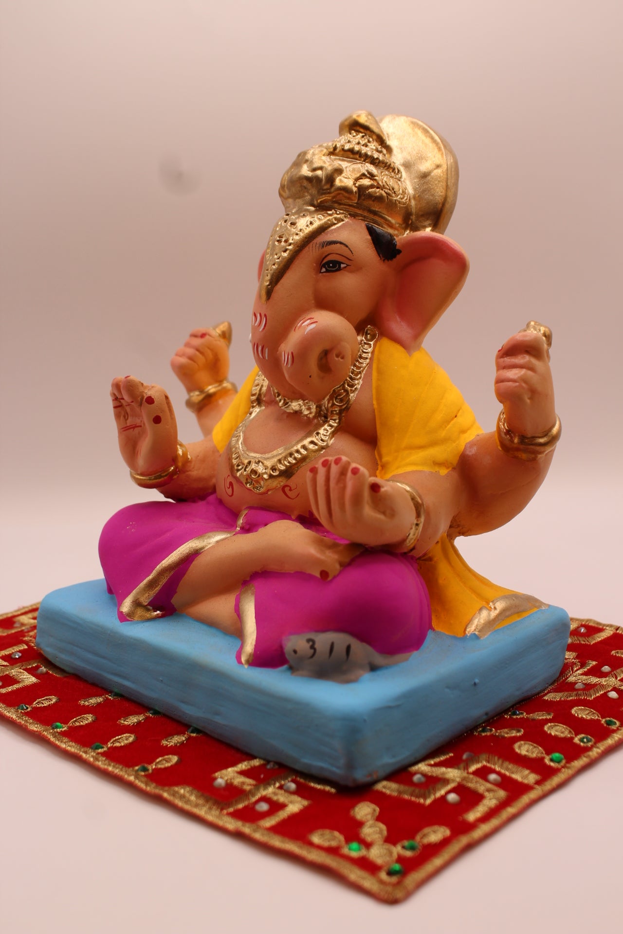 Eco-friendly 8 inch Ganesh Visarjan idol in yellow shawl and magenta dhoti – detail view