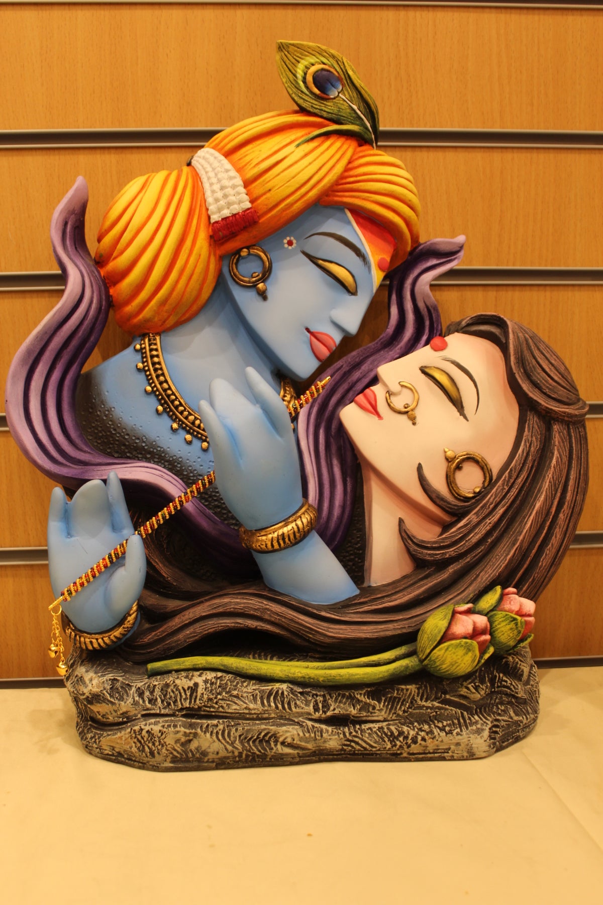 Radha Krishna Gift Statue – Loving Embrace, Resin/Fibre, 18 inch – front view