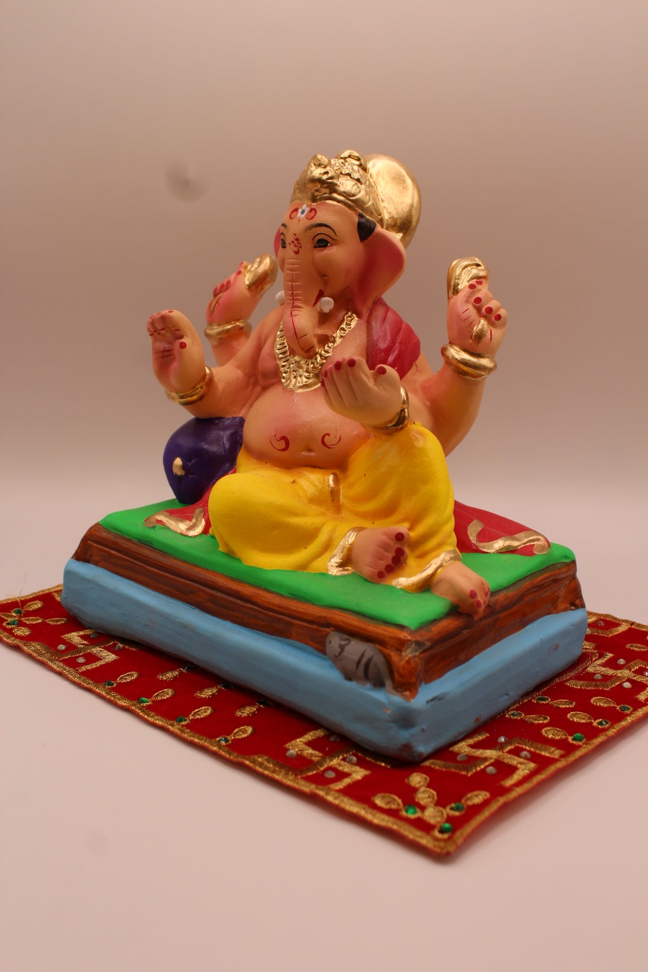 Eco-friendly 8 inch Ganesh Visarjan idol in rose shawl and yellow dhoti – detail view