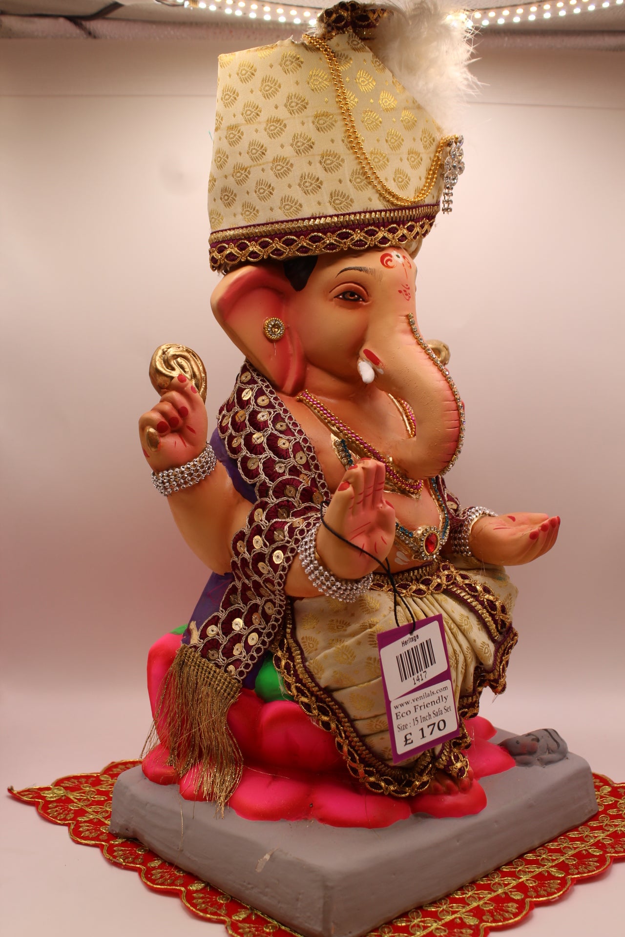 Side view – ivory gold safa set on hot pink lotus mat