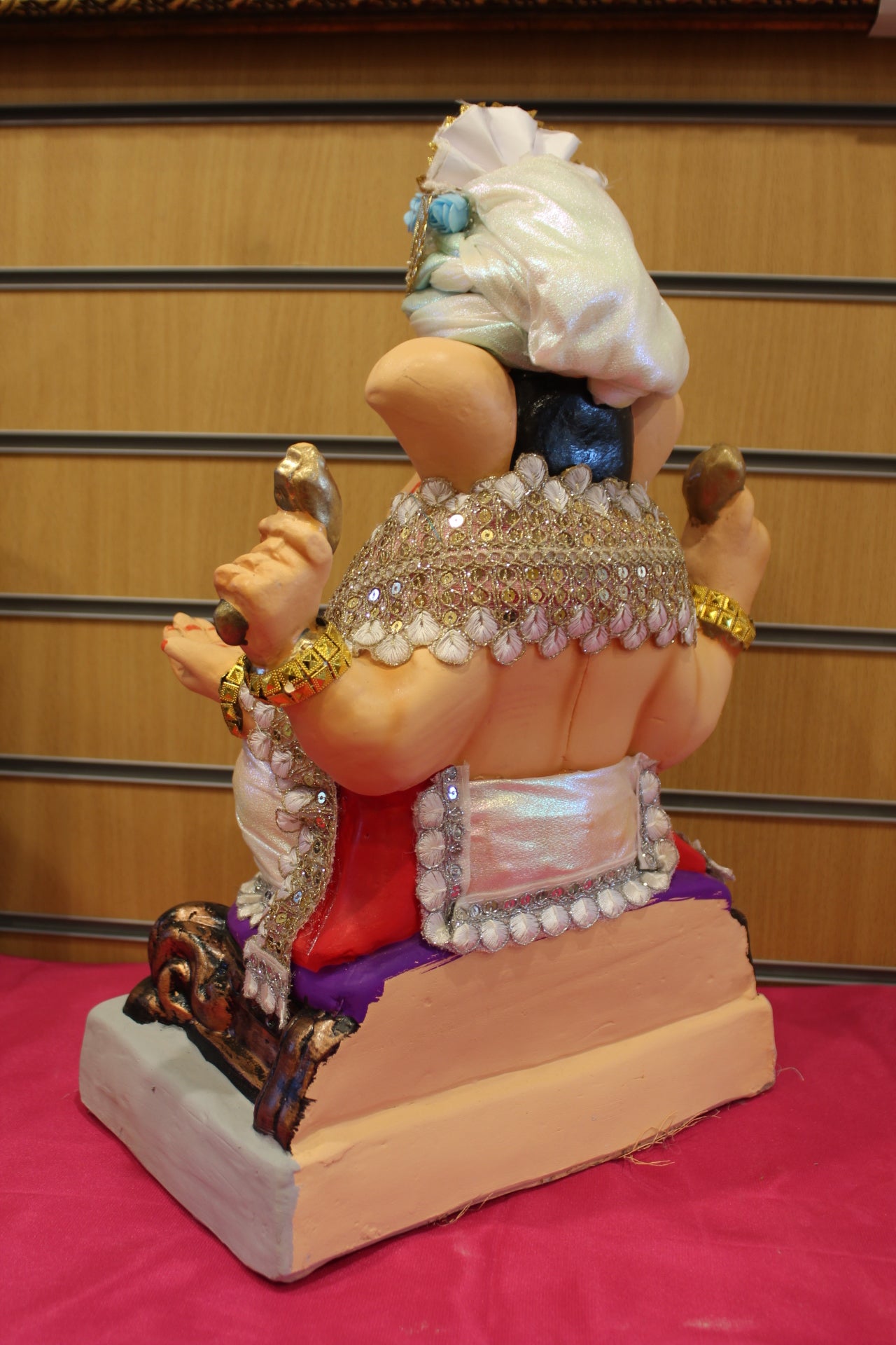 Back view – ivory and silver pearl full safa set