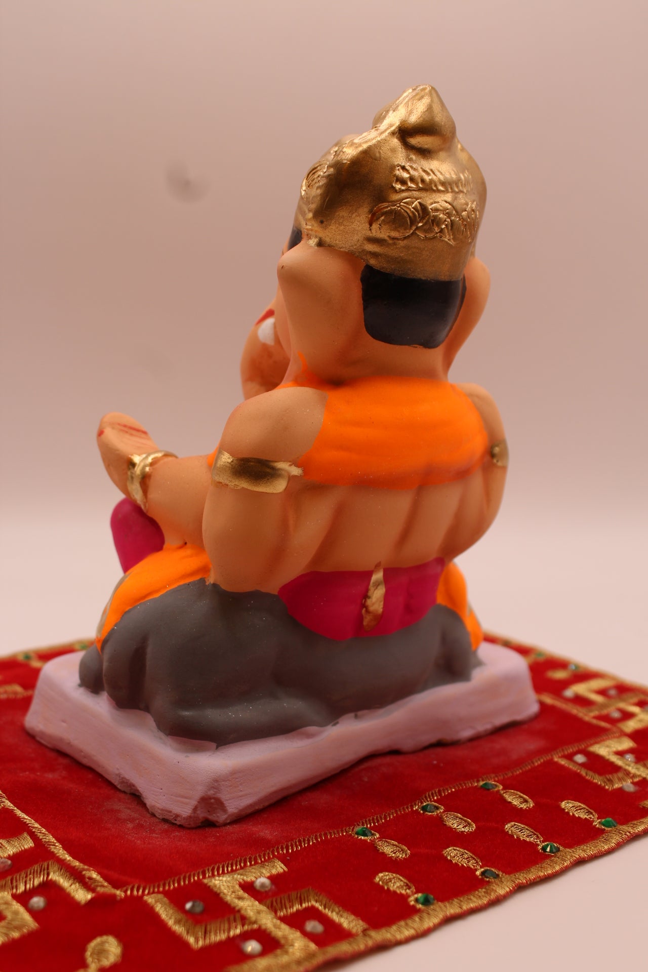 Back view showing the orange vest khes
