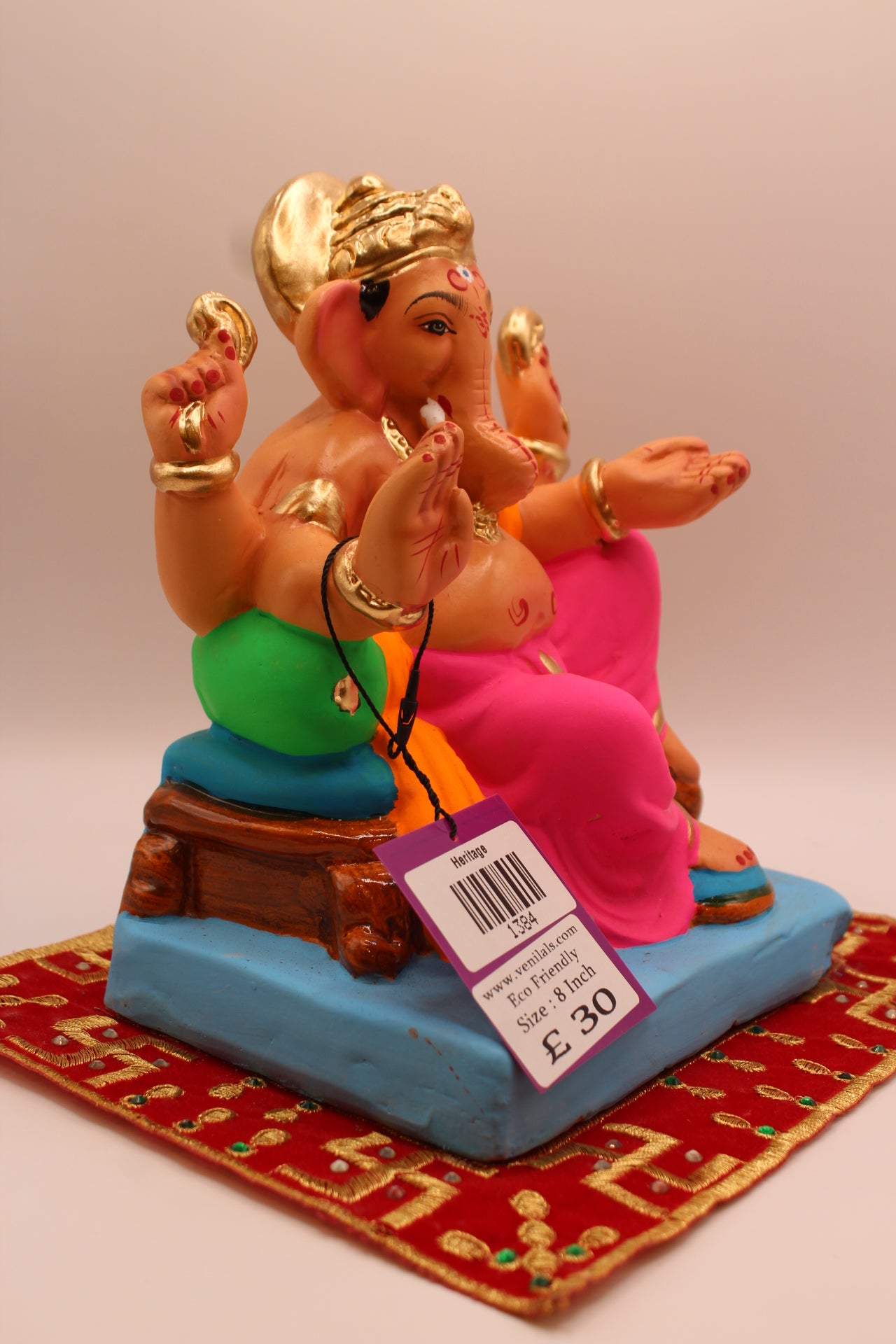 Side view – orange khes and pink dhoti with raised knee