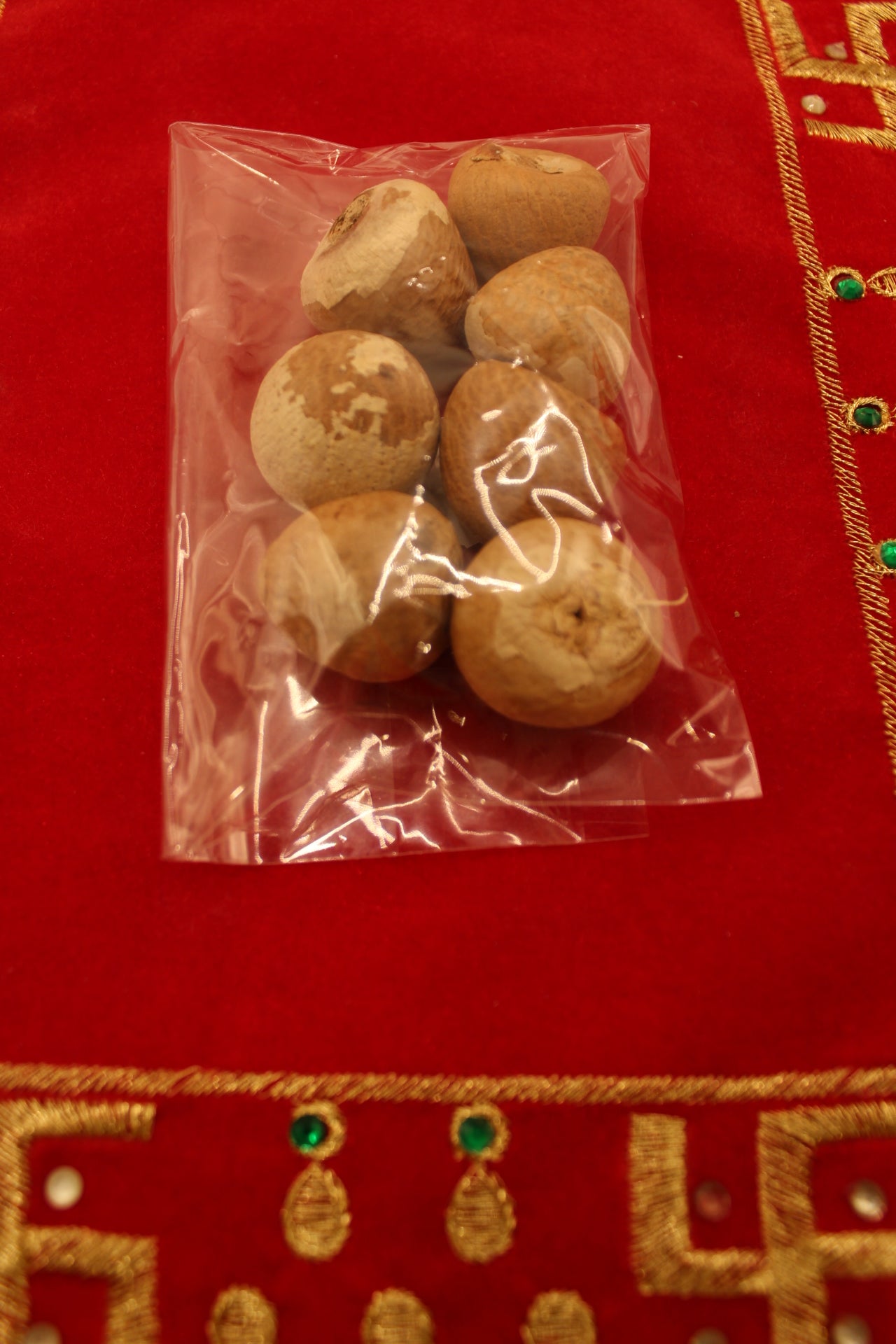 Supari betel nuts, pack of 7, packaging view