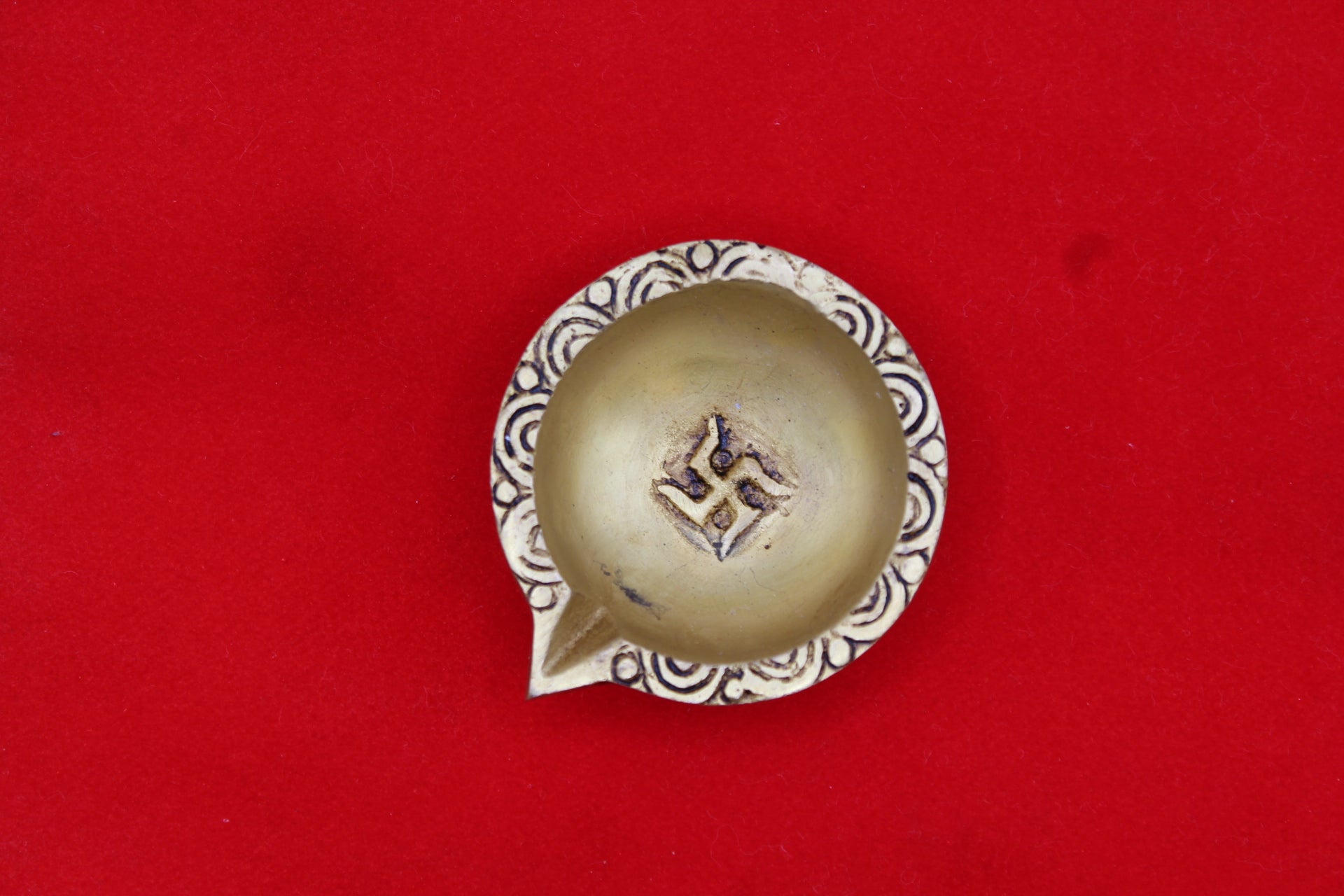 Brass diya showing the pinched wick spout